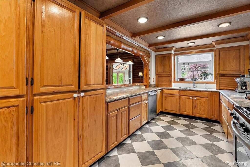 3 Bedroom Single Family Home/House's Image 14