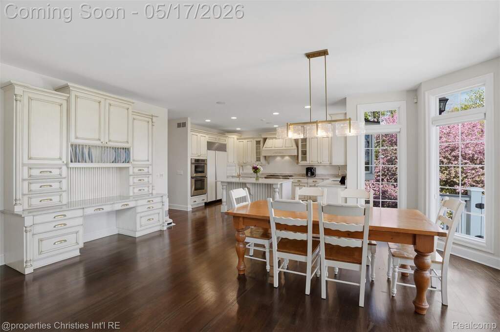 5 Bedroom Single Family Home/House's Image 7