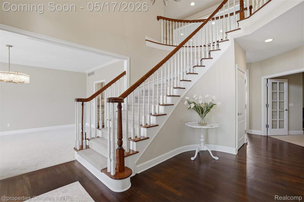 5 Bedroom Single Family Home/House's Image 9