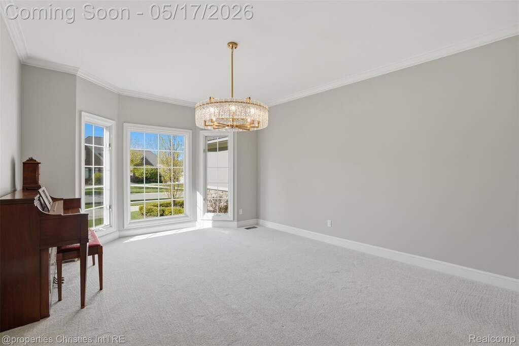 5 Bedroom Single Family Home/House's Image 10