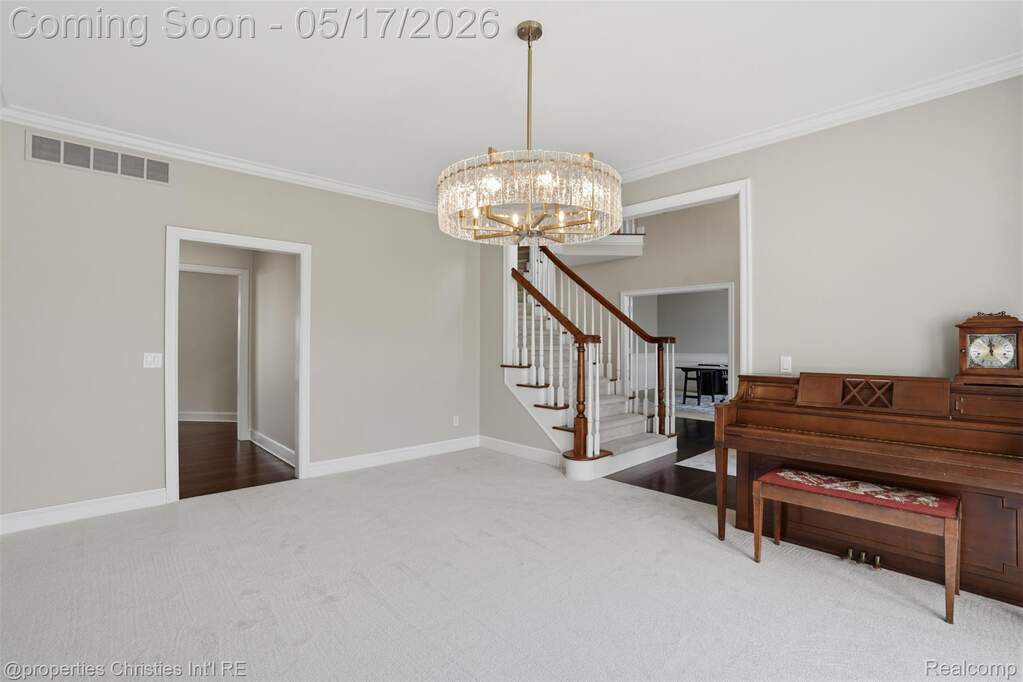 5 Bedroom Single Family Home/House's Image 11
