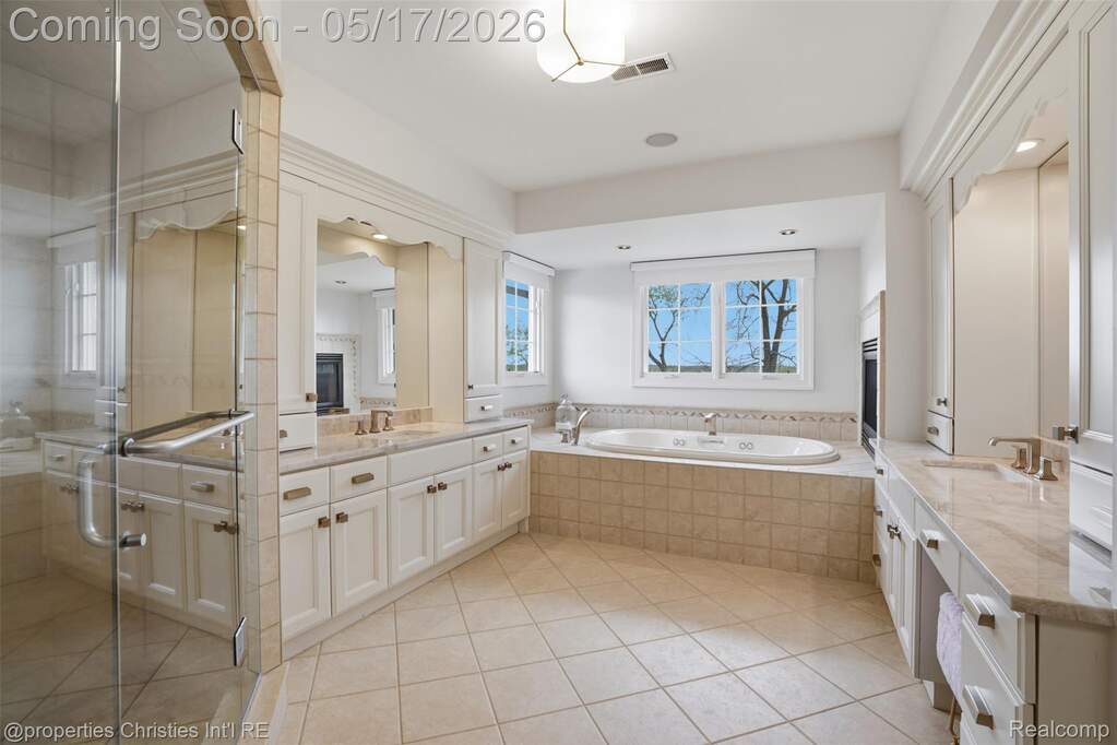 5 Bedroom Single Family Home/House's Image 24