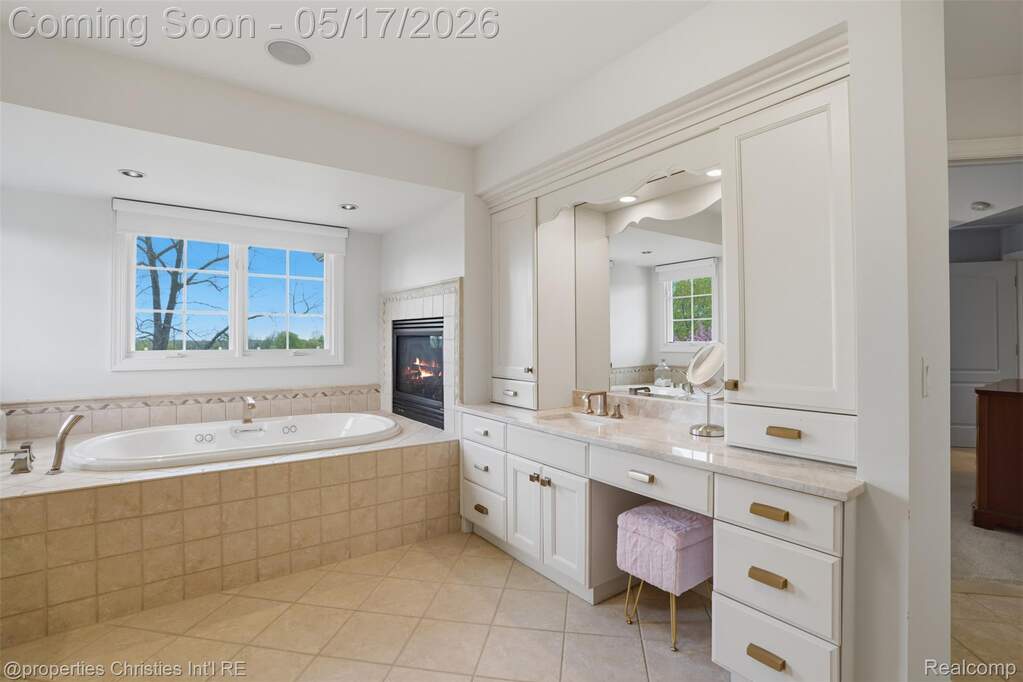 5 Bedroom Single Family Home/House's Image 25
