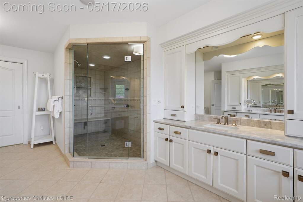 5 Bedroom Single Family Home/House's Image 26