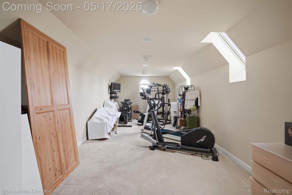 5 Bedroom Single Family Home/House's Image 28