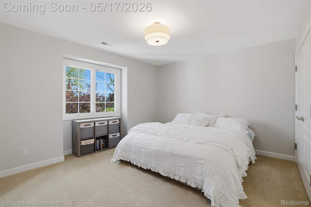 5 Bedroom Single Family Home/House's Image 29