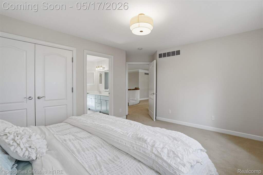 5 Bedroom Single Family Home/House's Image 30