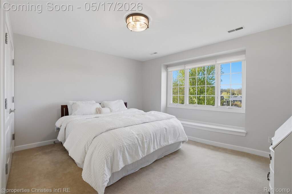 5 Bedroom Single Family Home/House's Image 31