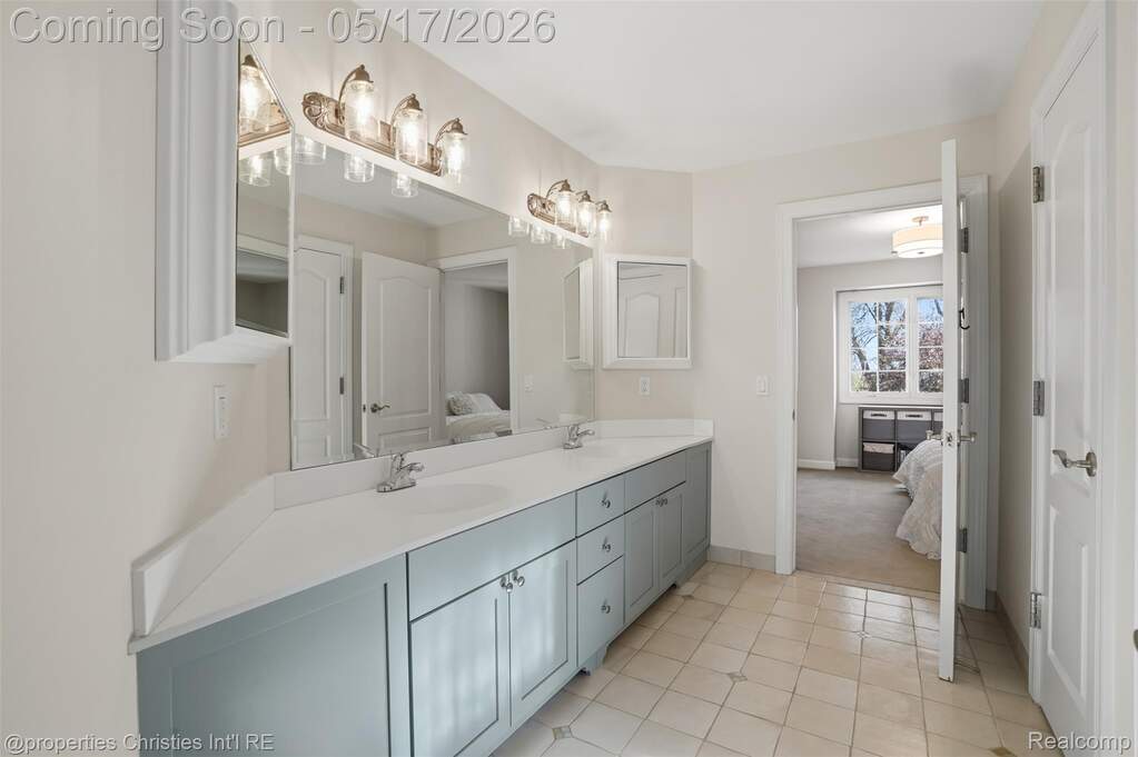 5 Bedroom Single Family Home/House's Image 33