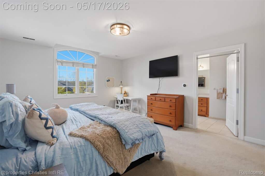 5 Bedroom Single Family Home/House's Image 36