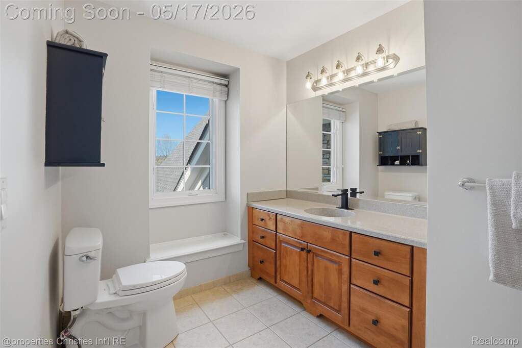 5 Bedroom Single Family Home/House's Image 37