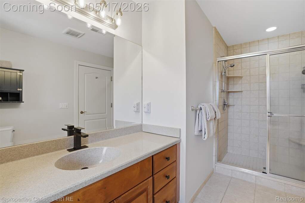5 Bedroom Single Family Home/House's Image 38