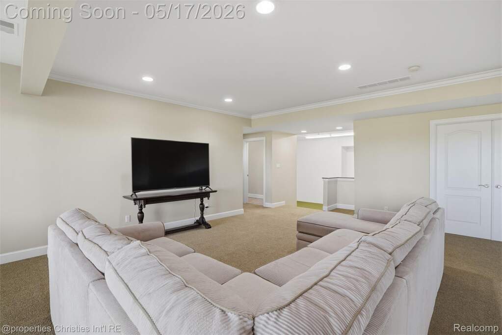 5 Bedroom Single Family Home/House's Image 41