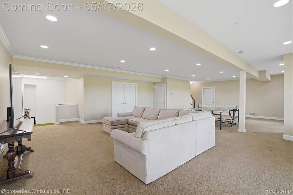 5 Bedroom Single Family Home/House's Image 42