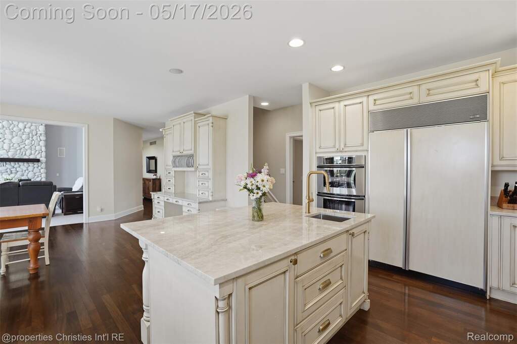 5 Bedroom Single Family Home/House's Image 4