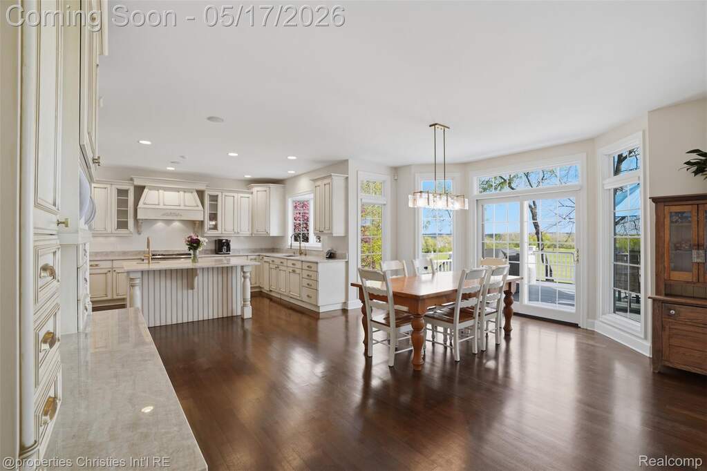 5 Bedroom Single Family Home/House's Image 6