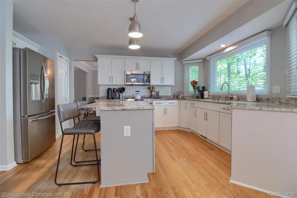 4 Bedroom Single Family Home/House's Image 9