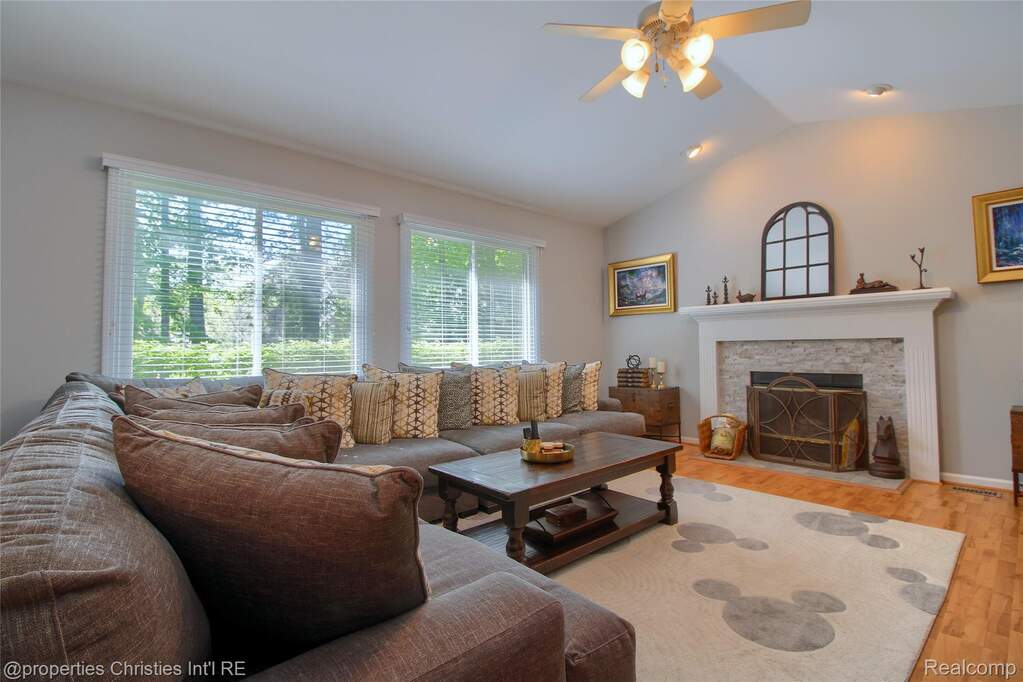 4 Bedroom Single Family Home/House's Image 13