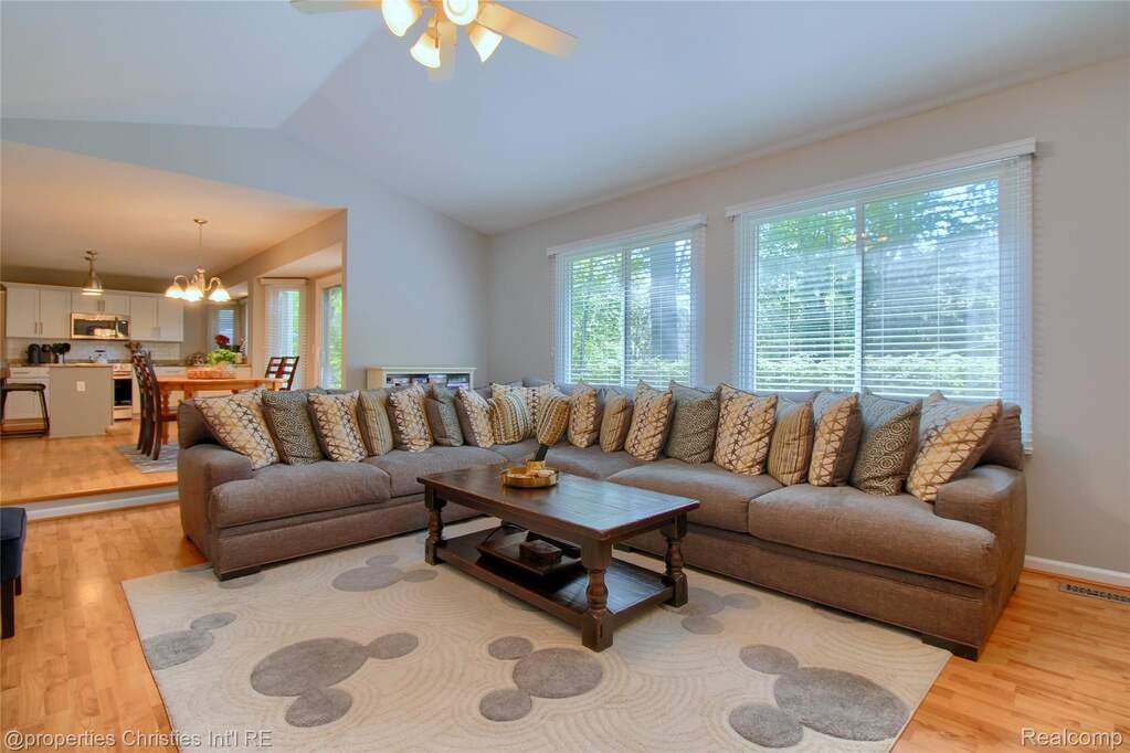 4 Bedroom Single Family Home/House's Image 14