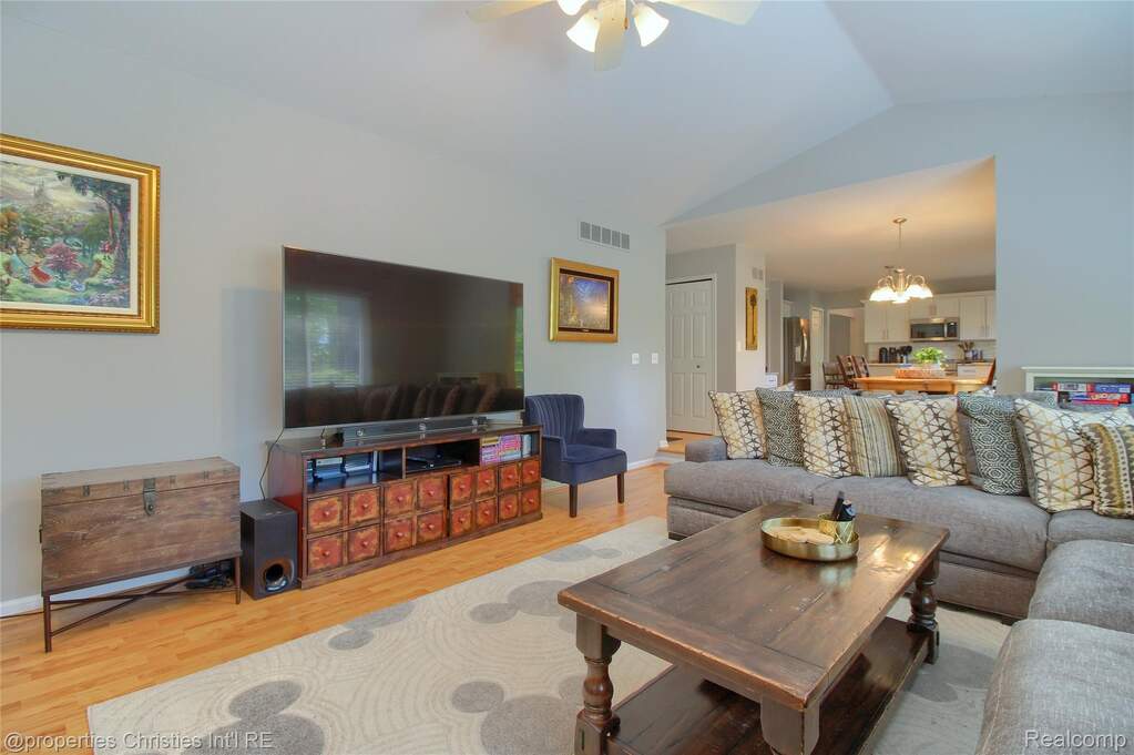 4 Bedroom Single Family Home/House's Image 15