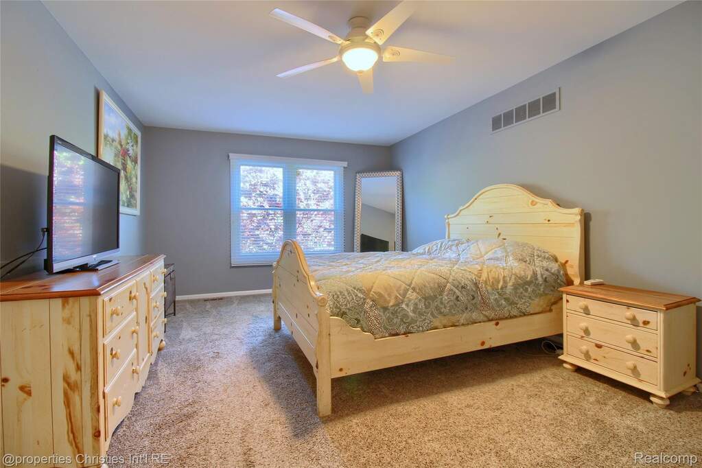 4 Bedroom Single Family Home/House's Image 18