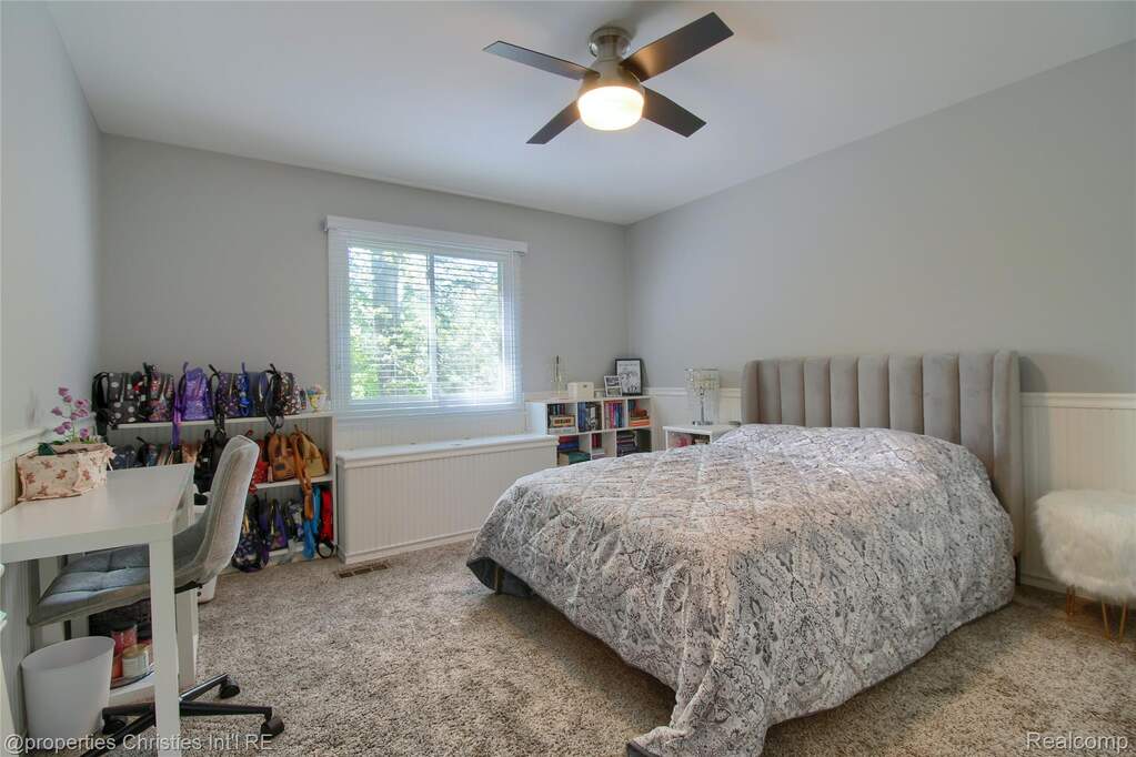 4 Bedroom Single Family Home/House's Image 22