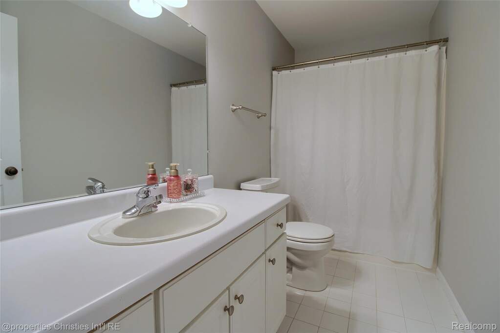 4 Bedroom Single Family Home/House's Image 28