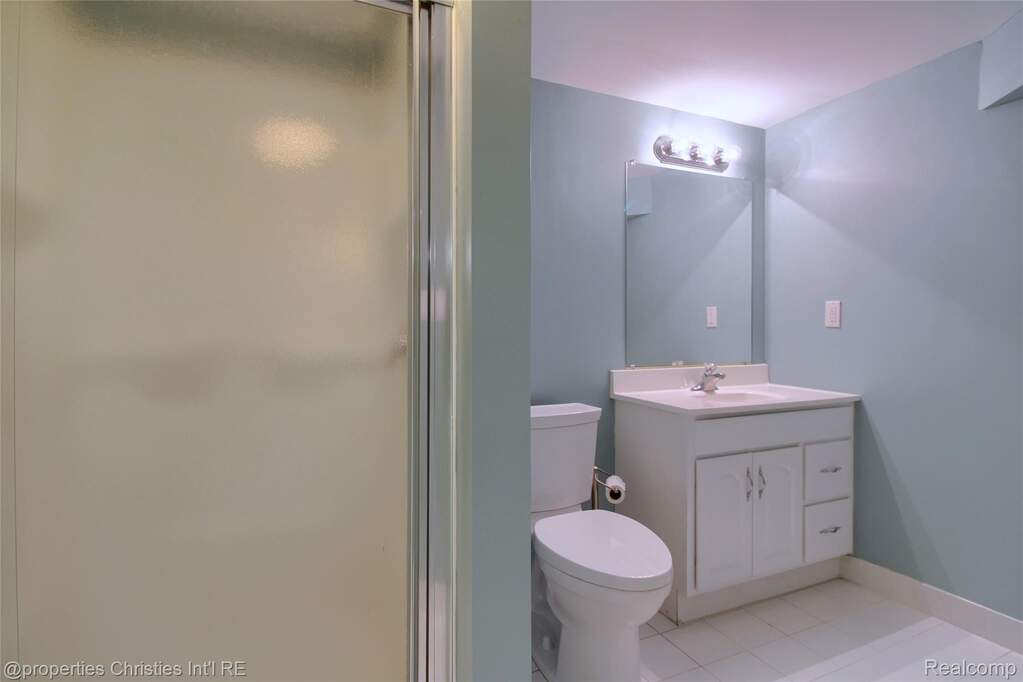 4 Bedroom Single Family Home/House's Image 32