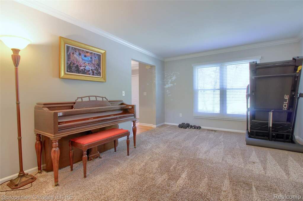 4 Bedroom Single Family Home/House's Image 4