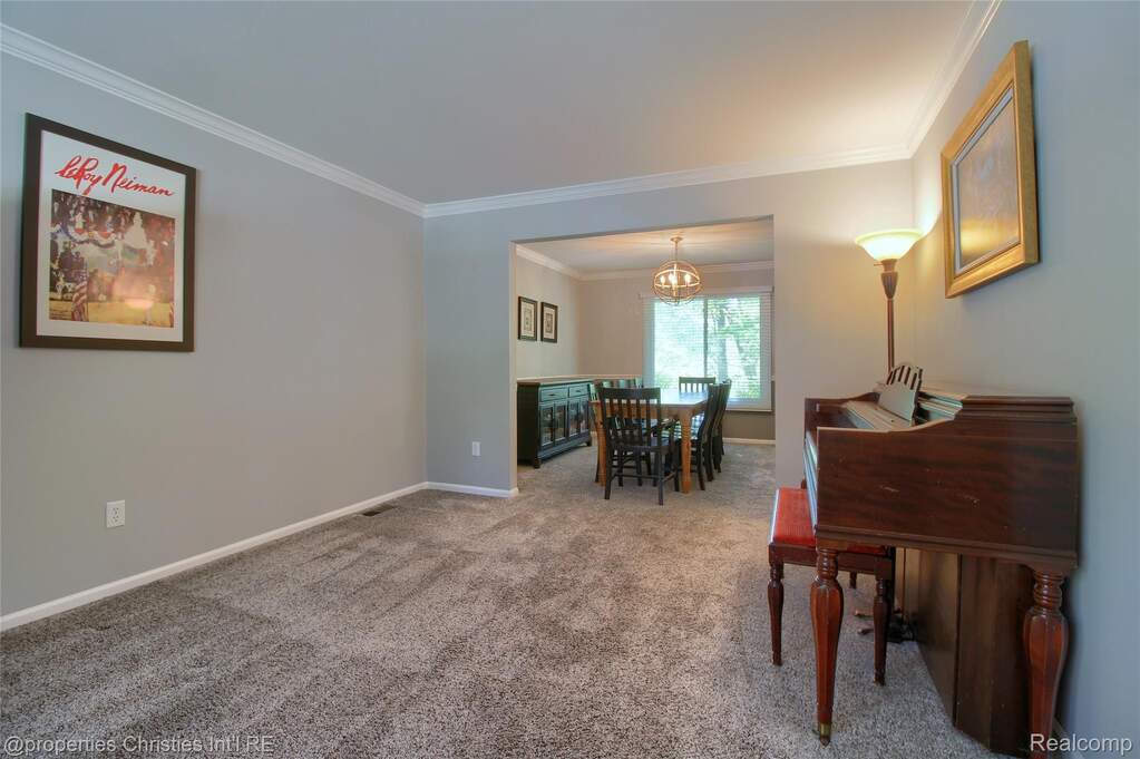 4 Bedroom Single Family Home/House's Image 5