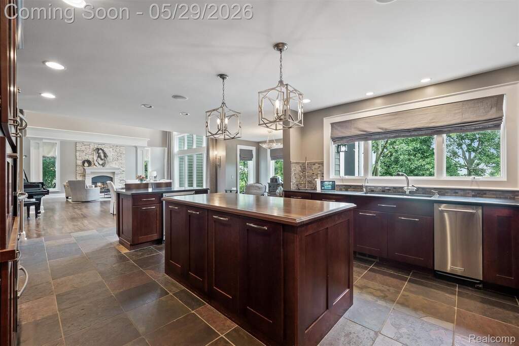 4 Bedroom Single Family Home/House's Image 15