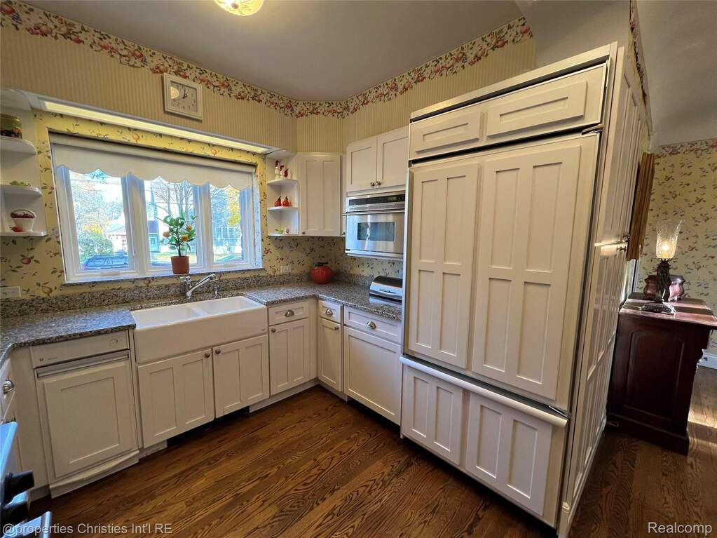 5 Bedroom Single Family Home/House's Image 15