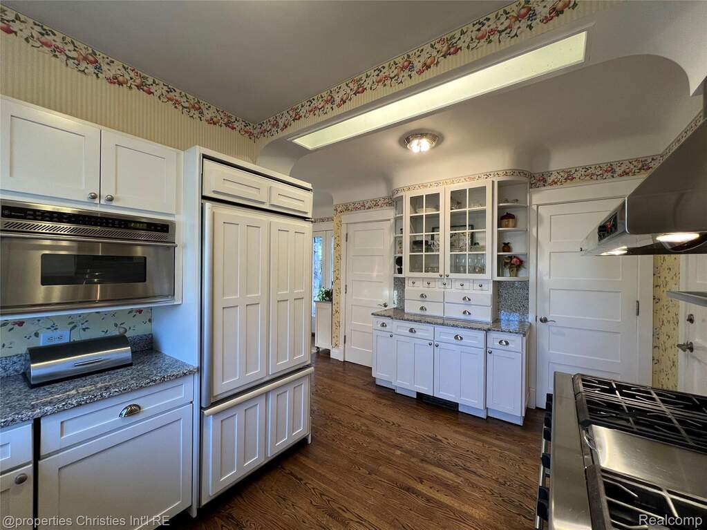 5 Bedroom Single Family Home/House's Image 17