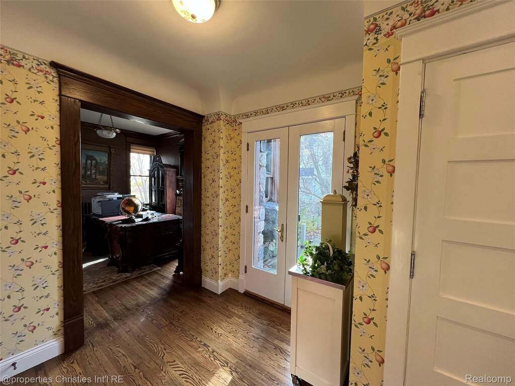 5 Bedroom Single Family Home/House's Image 18