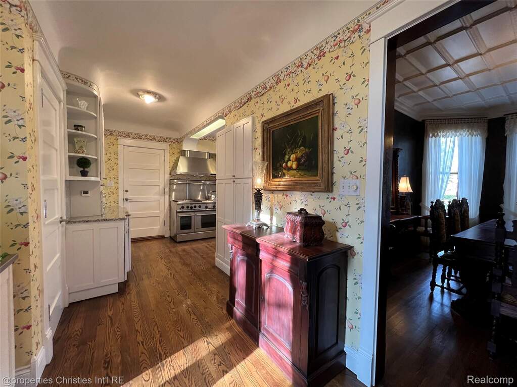 5 Bedroom Single Family Home/House's Image 19