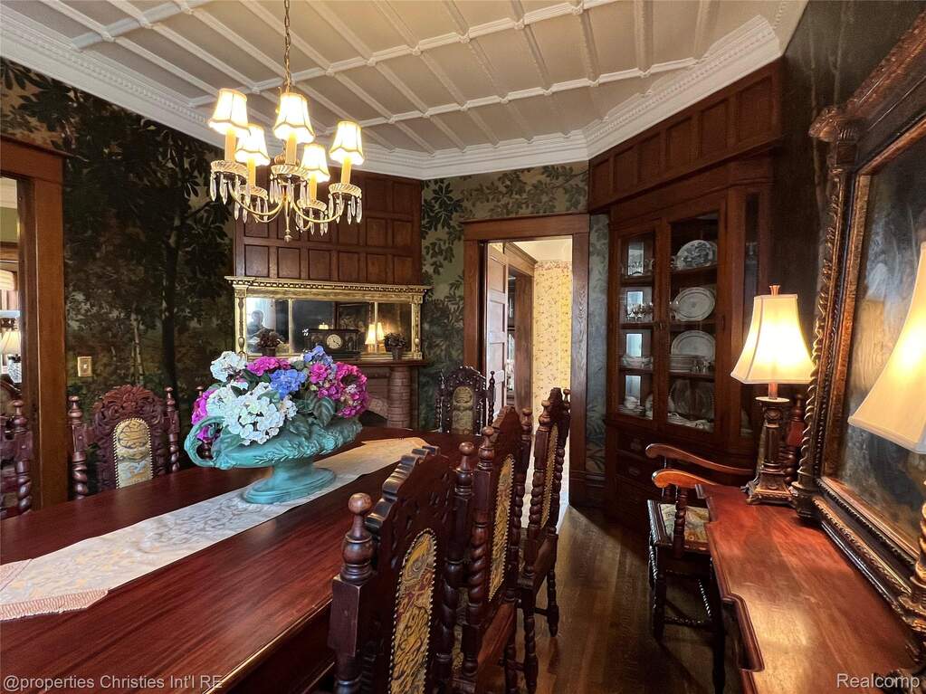 5 Bedroom Single Family Home/House's Image 23