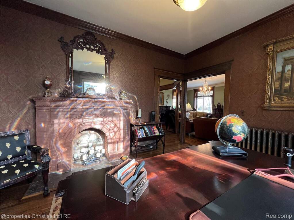 5 Bedroom Single Family Home/House's Image 27