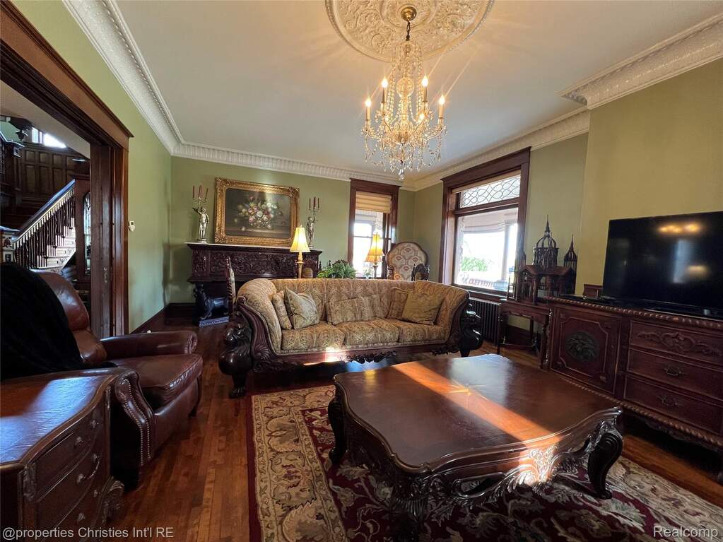 5 Bedroom Single Family Home/House's Image 30
