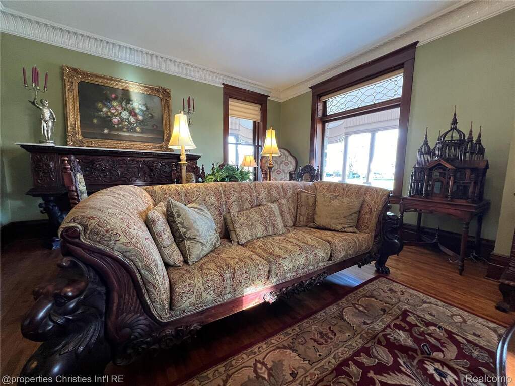 5 Bedroom Single Family Home/House's Image 31