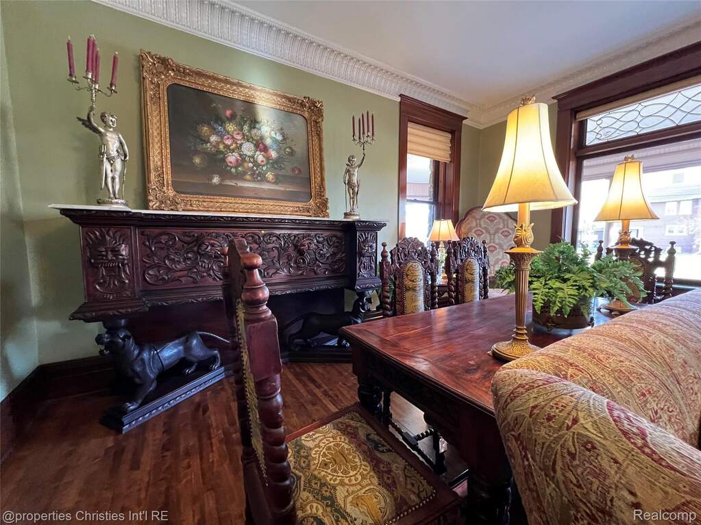 5 Bedroom Single Family Home/House's Image 32