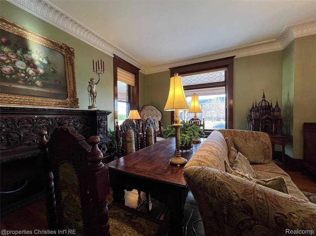 5 Bedroom Single Family Home/House's Image 34