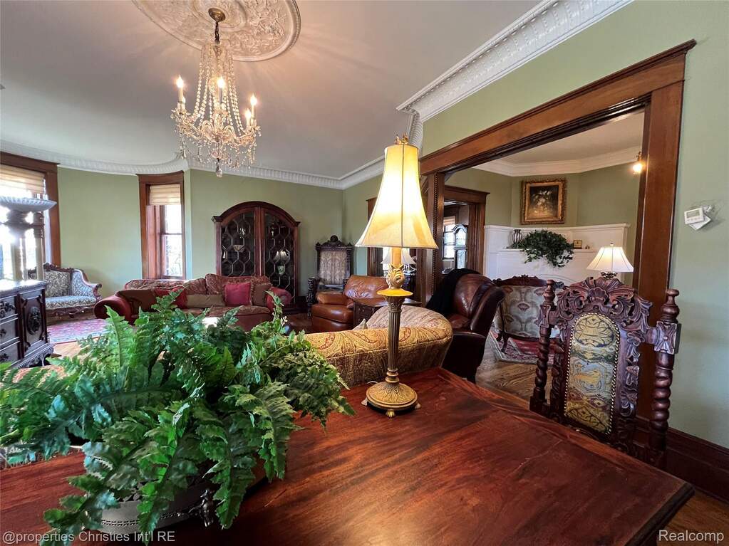 5 Bedroom Single Family Home/House's Image 35
