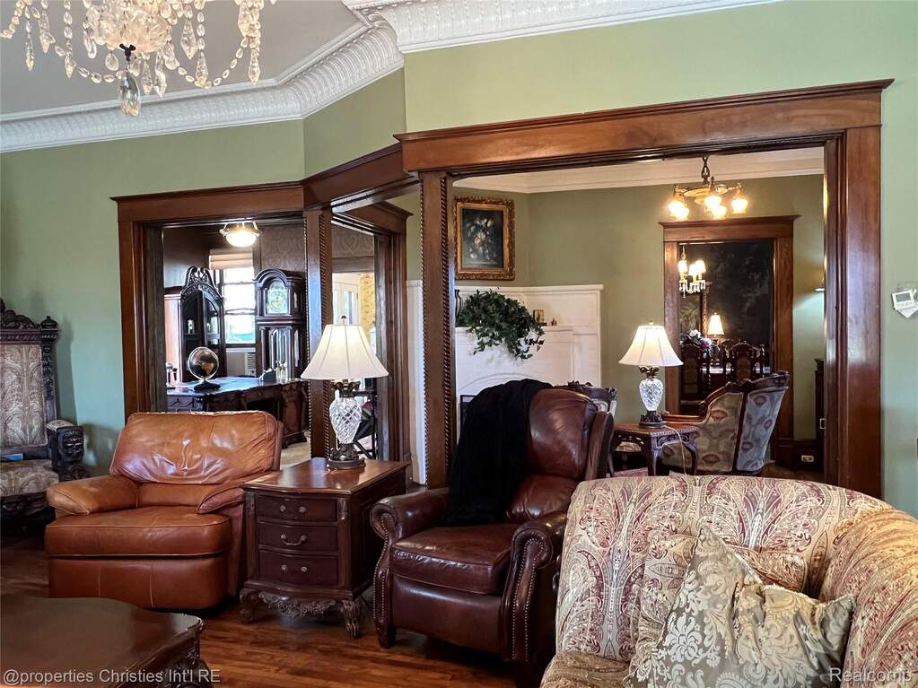 5 Bedroom Single Family Home/House's Image 36