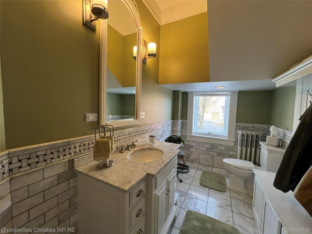 5 Bedroom Single Family Home/House's Image 39