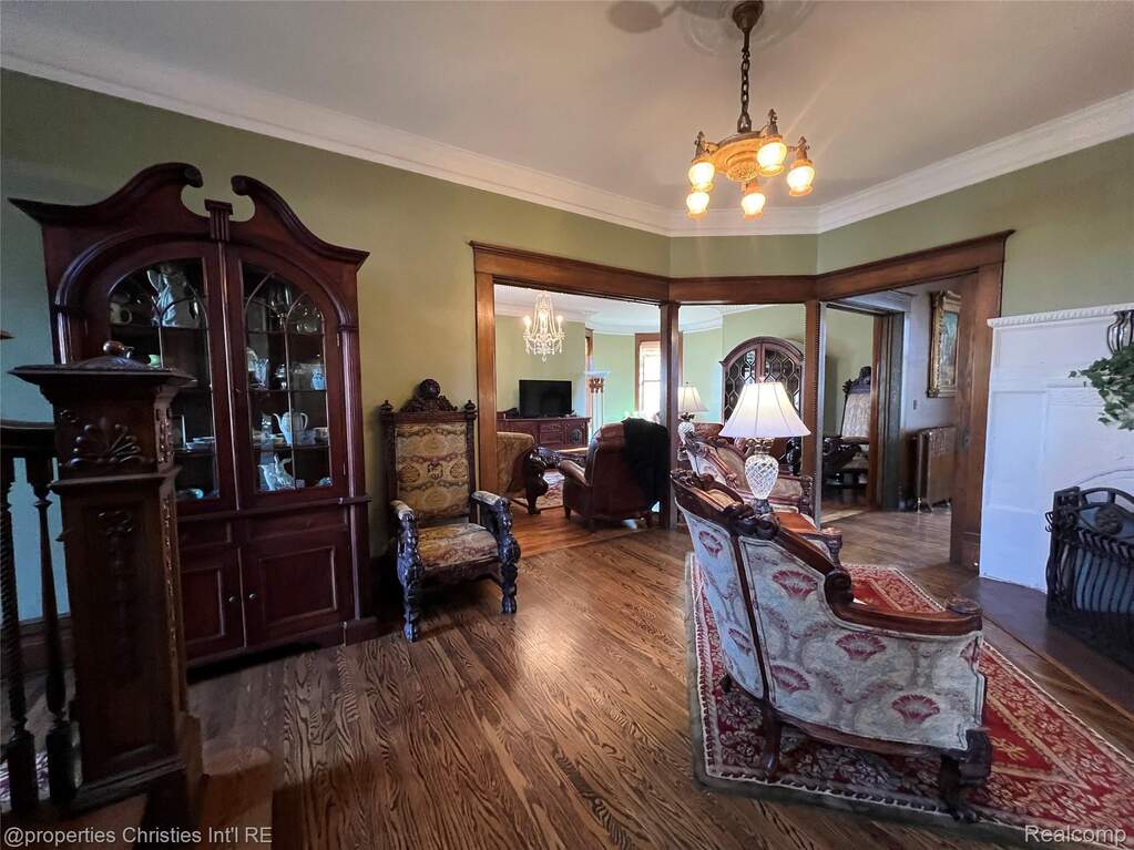 5 Bedroom Single Family Home/House's Image 40