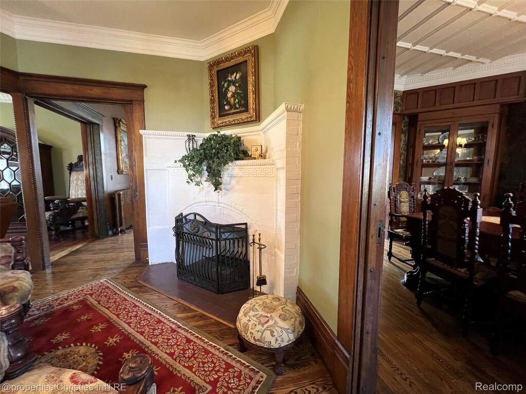 5 Bedroom Single Family Home/House's Image 41