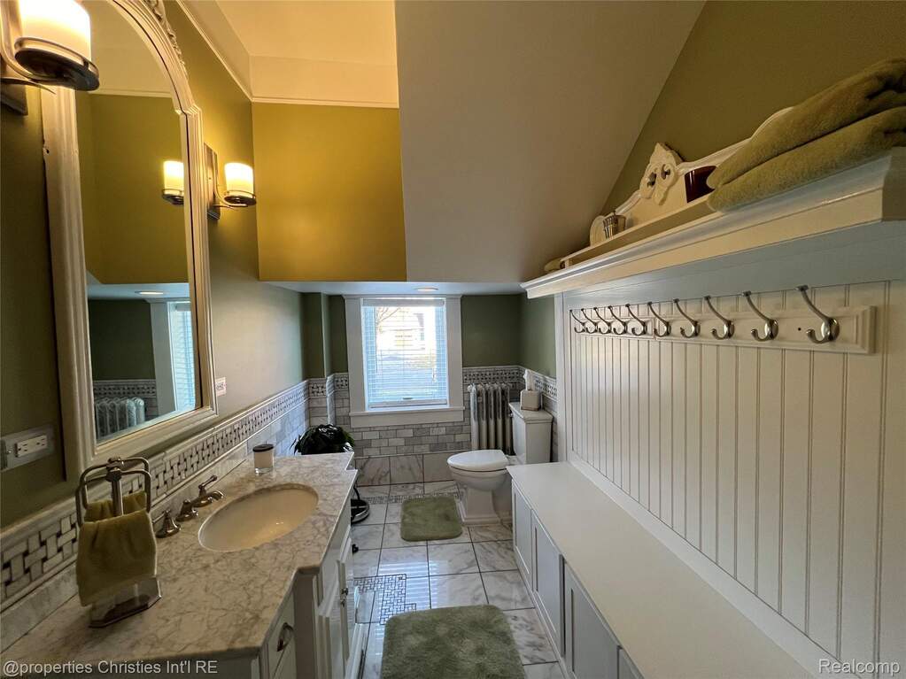 5 Bedroom Single Family Home/House's Image 44