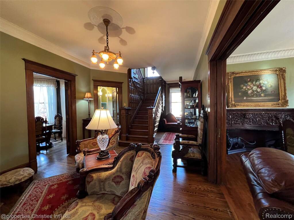 5 Bedroom Single Family Home/House's Image 46