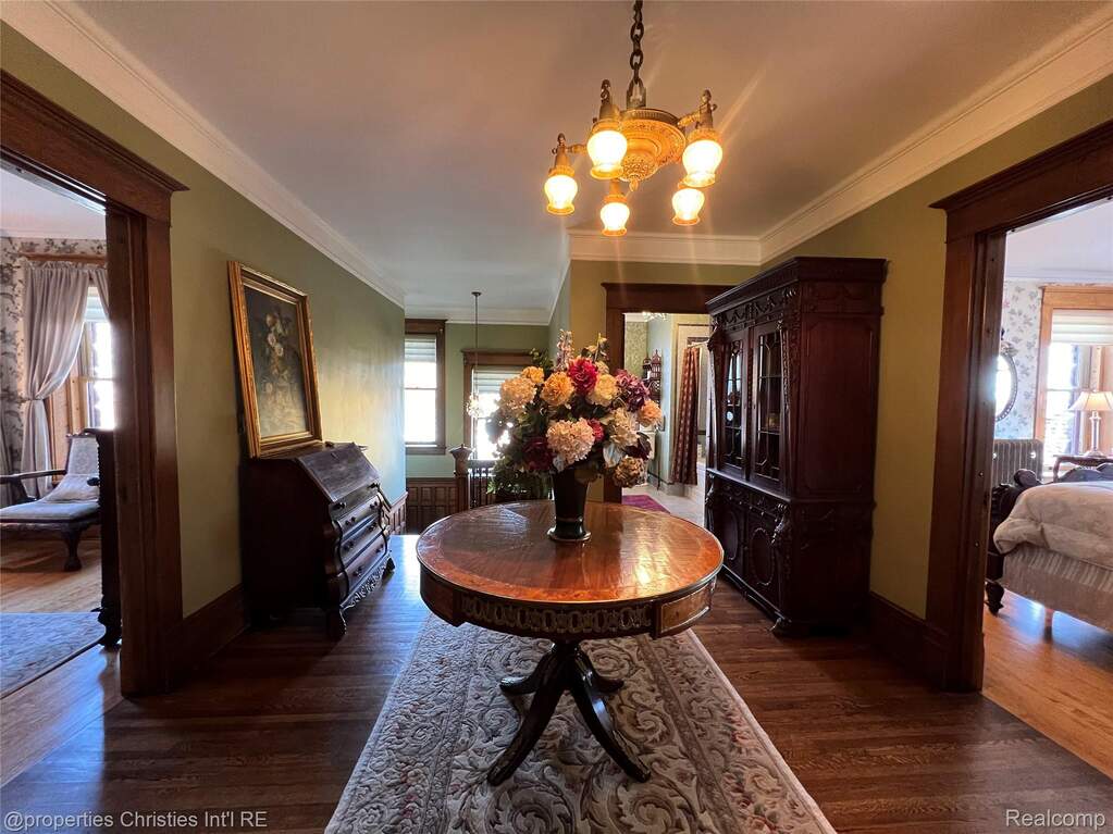 5 Bedroom Single Family Home/House's Image 54
