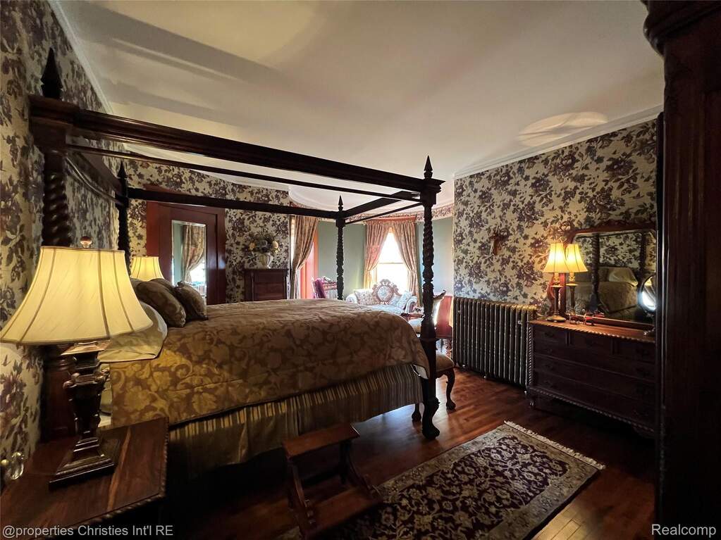 5 Bedroom Single Family Home/House's Image 64